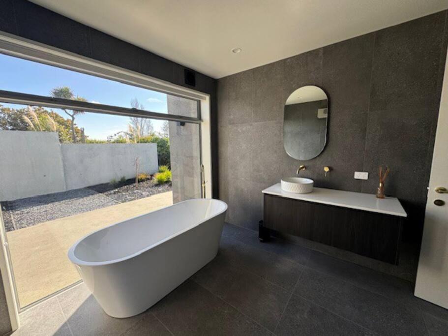 Location And Luxury In * Timaru