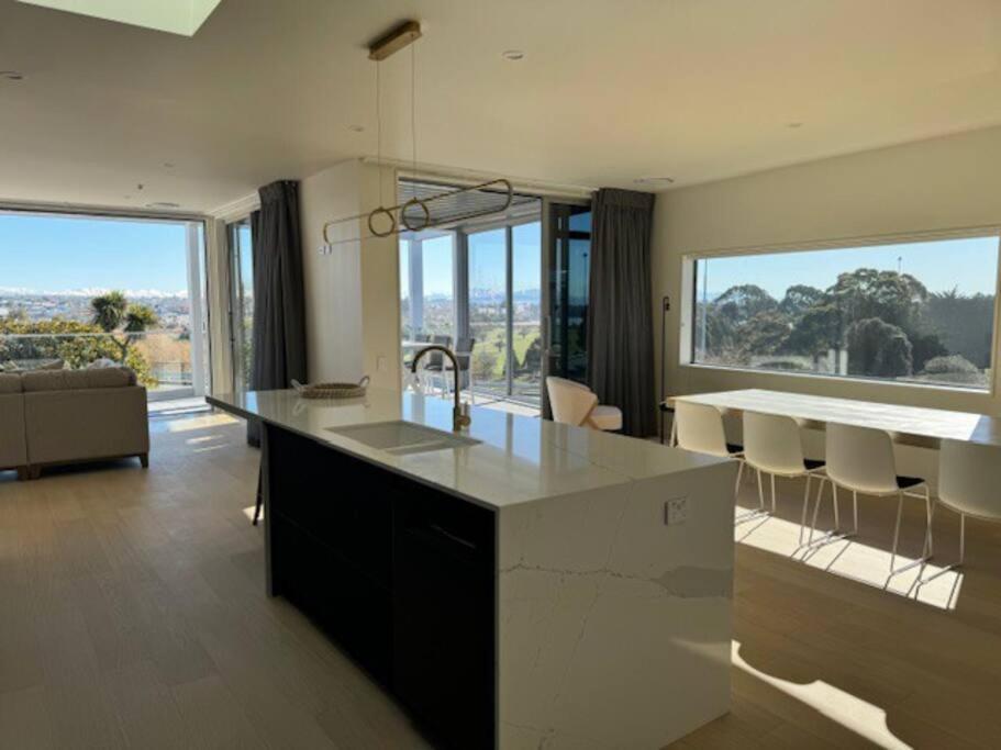 Location And Luxury In * Timaru